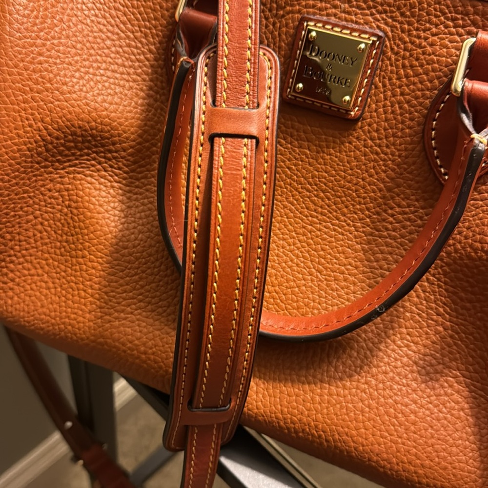 Beautiful 😍 Dooney & Bourke leather bag 💼 - Picture 11 of 11